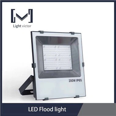 Luz de inundación LED con lente